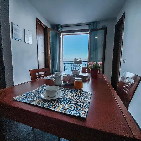 Terrazza Roberto Чефалу